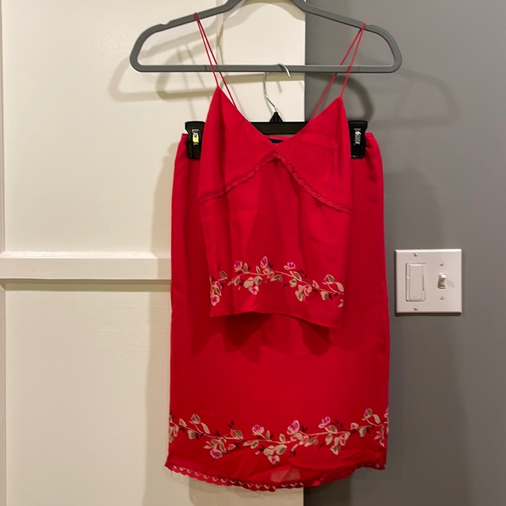 Adorable 2 piece Ann Taylor tank and skirt